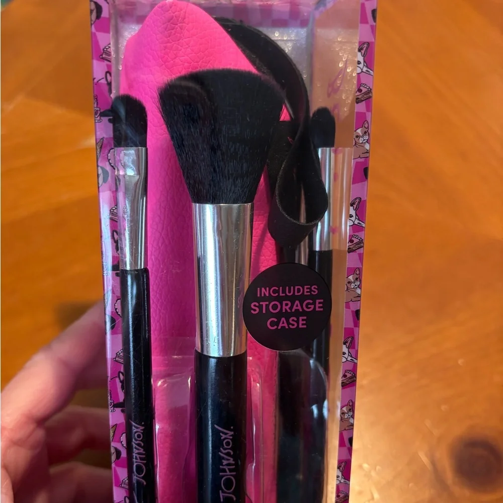 Betsey Johnson 4pc Cosmetic Brush Kit with Case